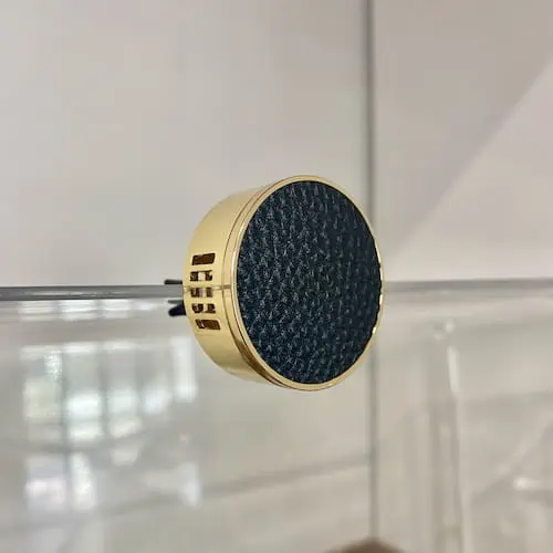 Clip On Car Diffuser - Black Leather - Sandalwood, Patchouli & Vanilla