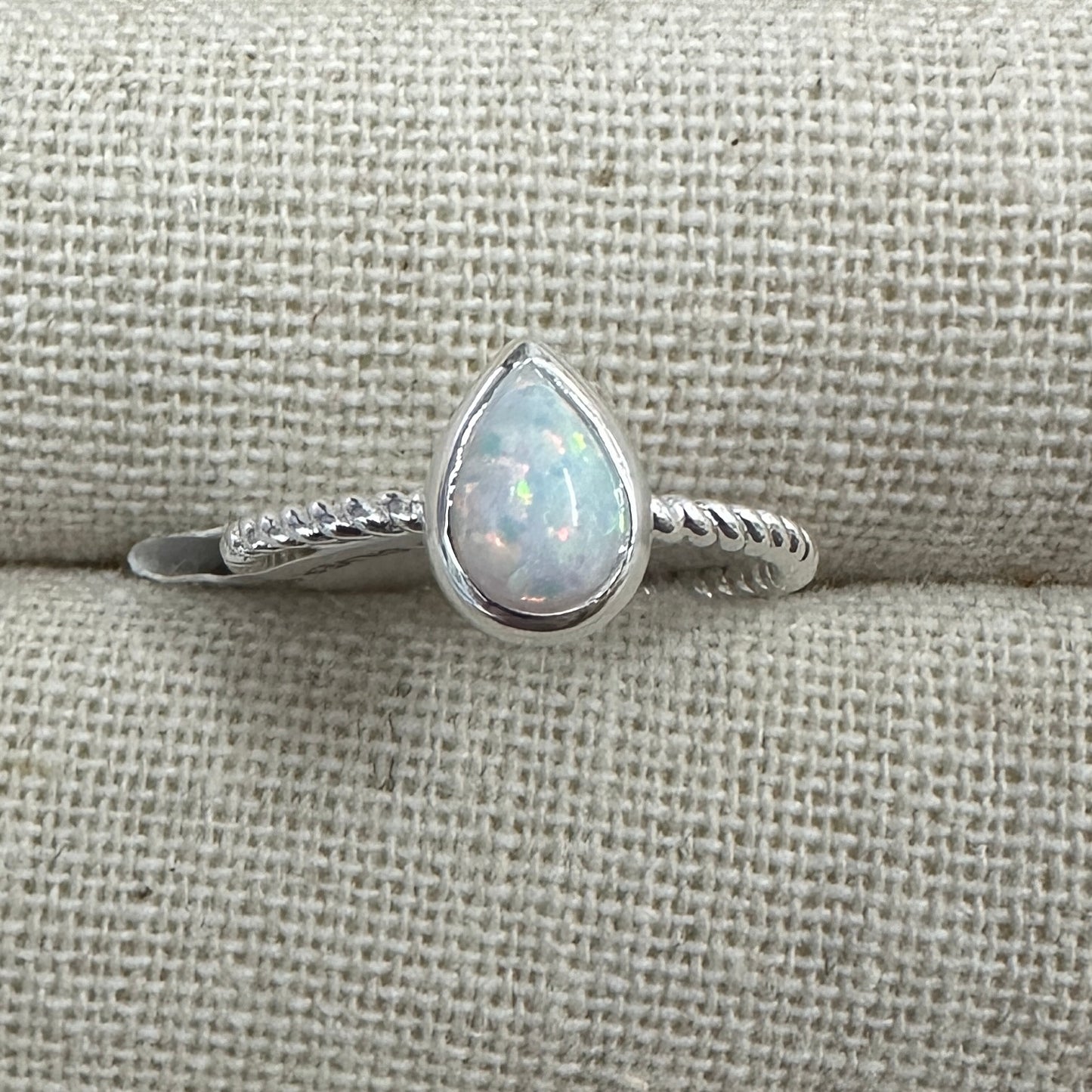 Fabienne | Ring Resin Opal 6mm Teardrop White [Sz:7]