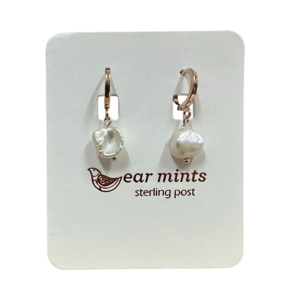 Fabienne - Earrings Huggies Pearl Drop [Col:Rose]